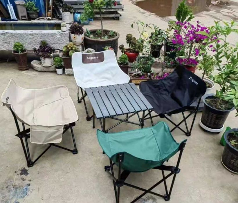 Предлагам комплект Градински маса и столове