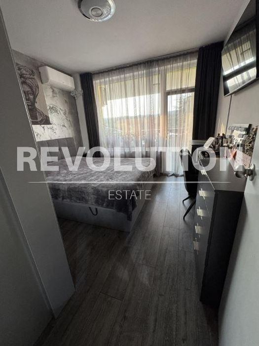 Дава се под наем Двустаен апартамент в к.к. Св.Св. Константин и Елена - 75 кв.м за 700 € - Снимка #3