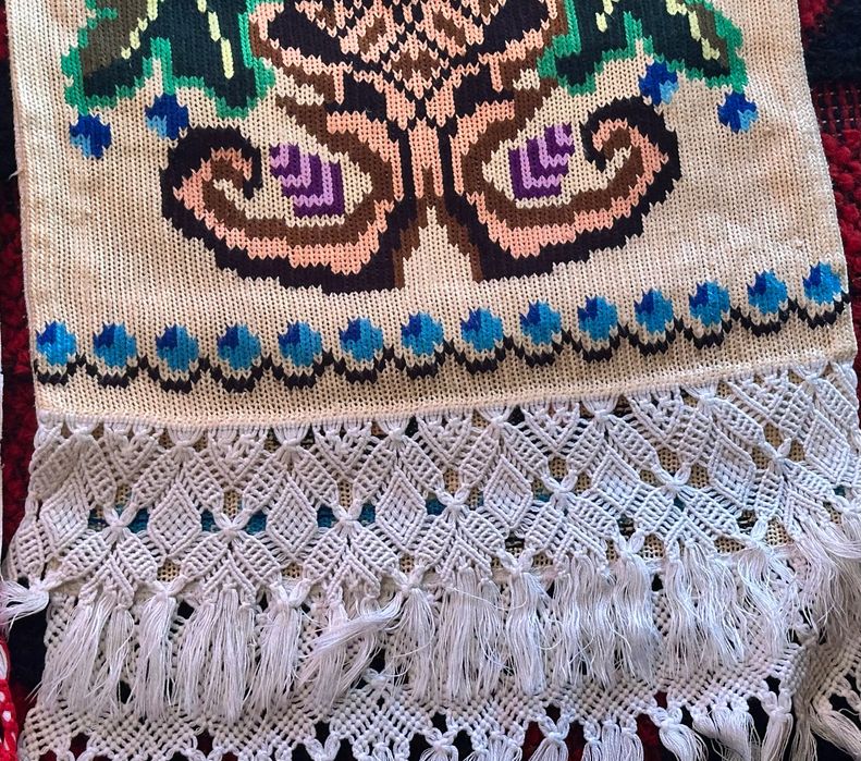 Prosop decorativ lucrat manual pe pânză 300 lei bucata