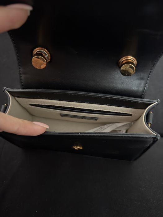 Черна чанта на Zara