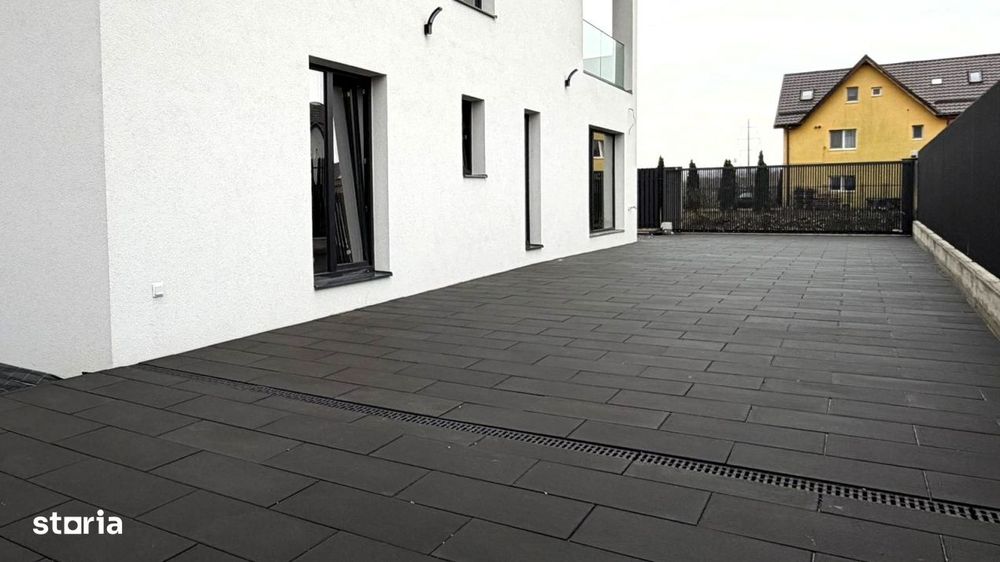 Apartament 4 camere 115mp si curte 200mp Calea Cisnadiei