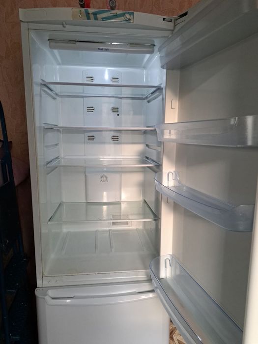 Холодильник б/у Indesit no frost