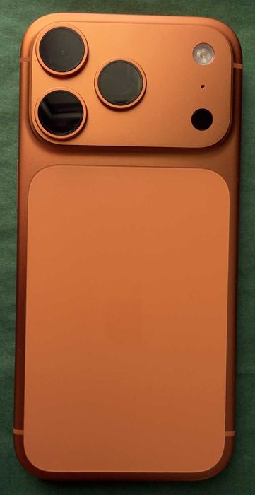 Продавам iPhone 17 Pro, 256GB, оранжев цвят