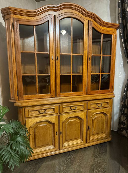 Vitrine din lemn masiv