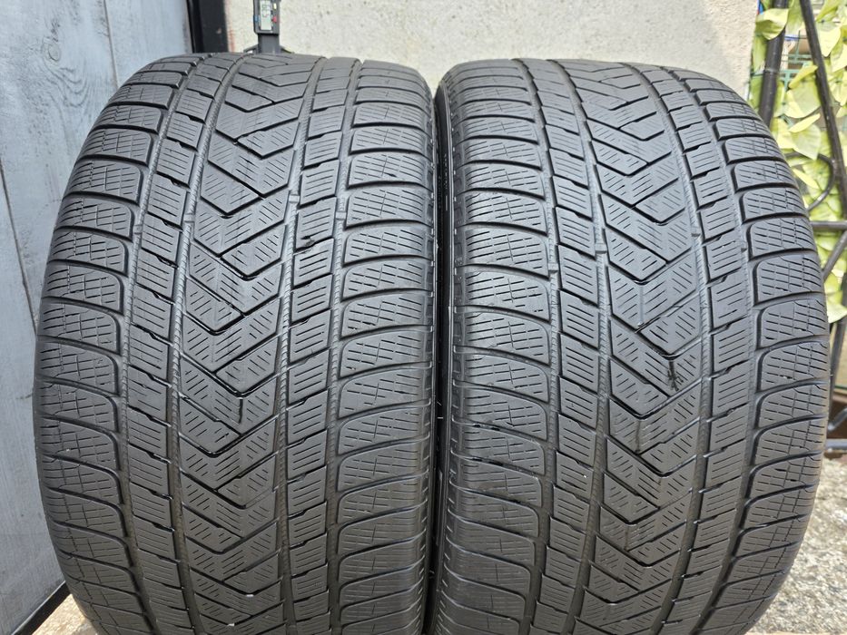 Vând două anvelope de iarna pirelli  305 35 21  dot 2321