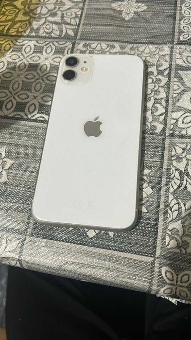 iPhone 11 64gb 76% battery