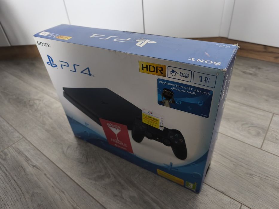 Playstation 4 Slim 1TB + 2 геймпада + 25 игр