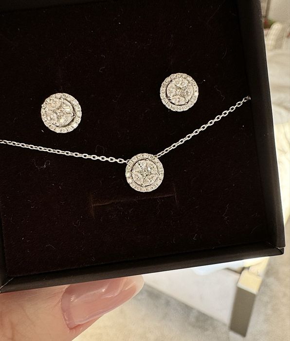 Set cu diamante cercei si colier