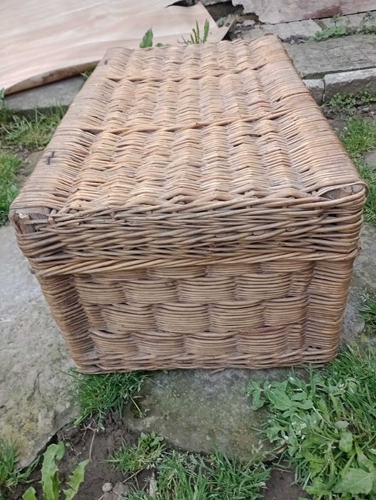 Антики Винтидж  Плетен куфар от миналия век /Антика/