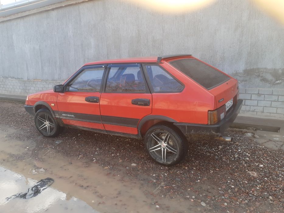 Vaz 2109 sotiladi
