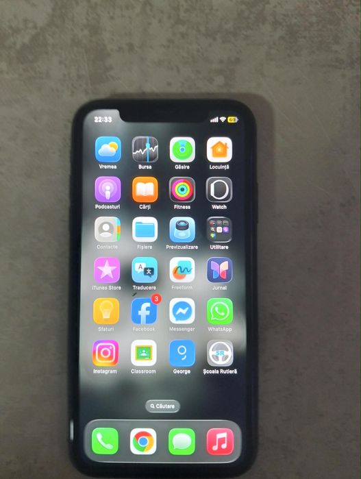 Vand iphone 11 telefonu vine cu husa