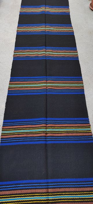 Ръчно тъкани черги с фолклорни мотиви