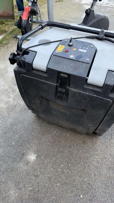 Професионална акумулаторна метачна машина Nilfisk SW 700 S