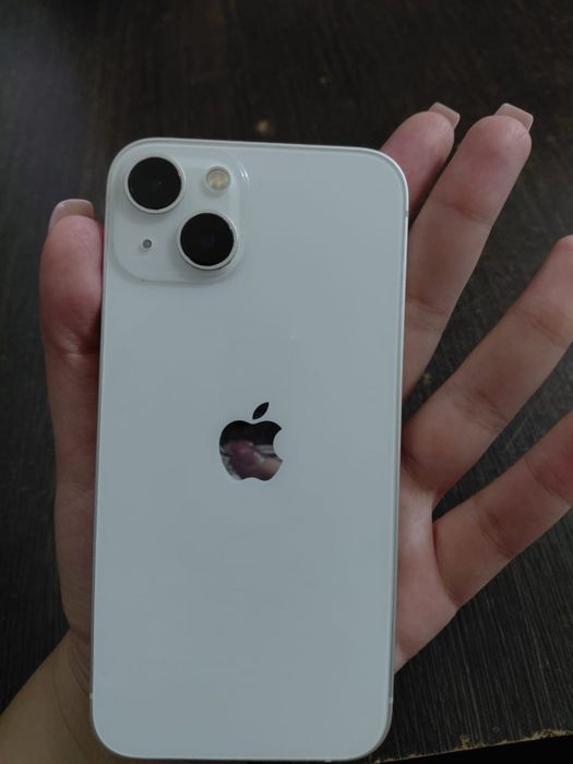 Продам телефон айфон 13 в белом цвете