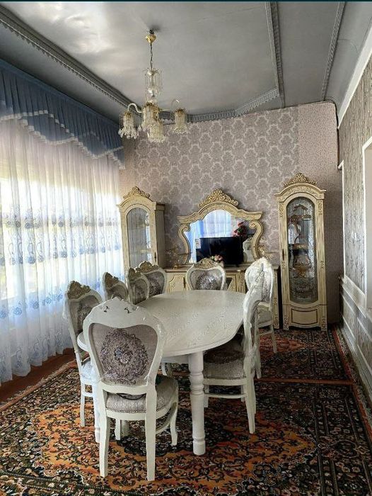 Chilonzor Doʻmbirabod mahalla, Tirsak obod 44. Uy sotiladi.