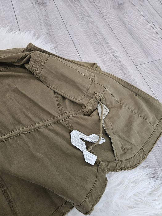 Geaca Bershka L cu aplicatii