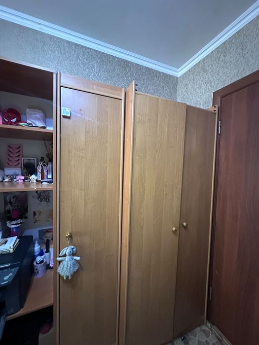 стенка стол со шкафами и полками
