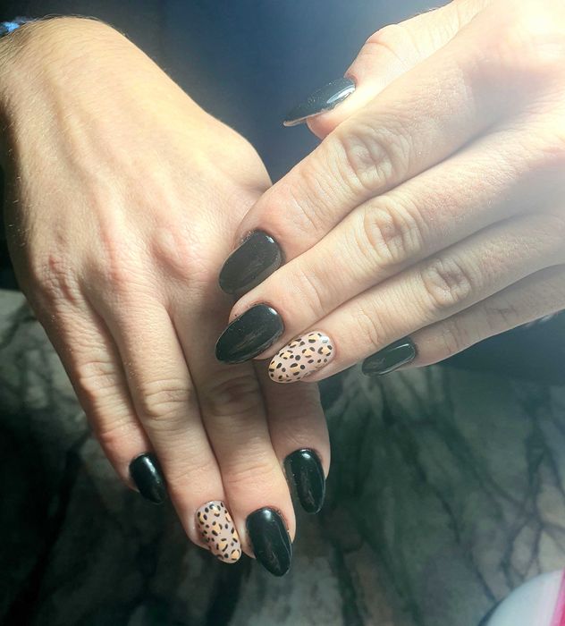 Aplic unghii cu gel sau semi