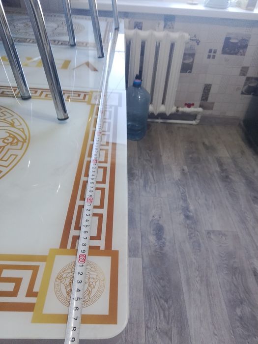 Продаю стол VERSACE 40тысячи.