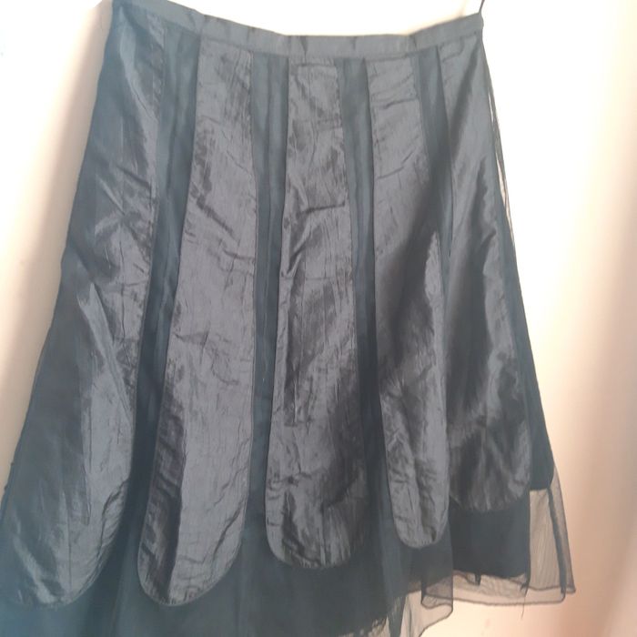 Черна пола с тюл и подплата