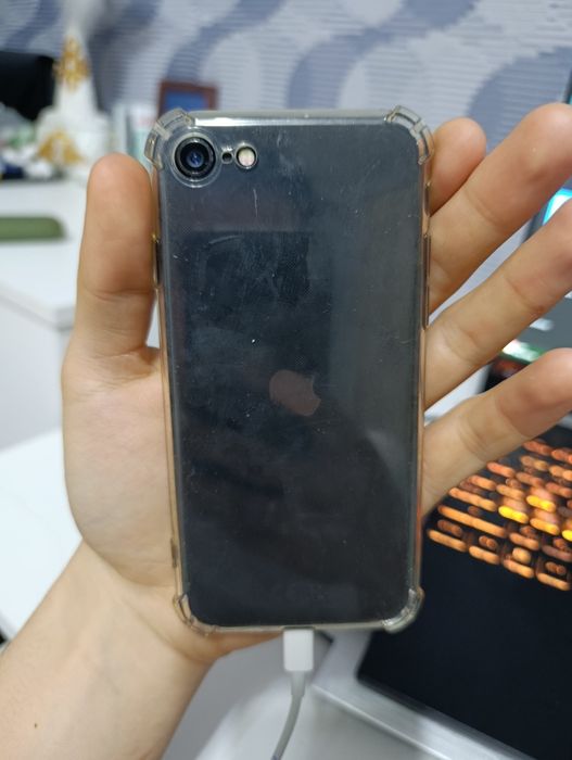 Продается iPhone SE 2020