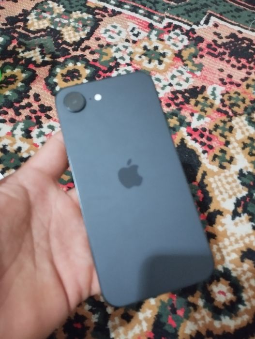 Iphone 16 e     .