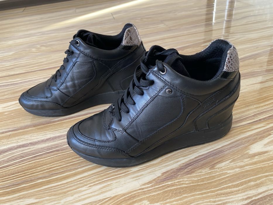 Продам кожаные полуботинки Geox