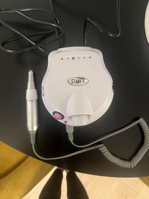 Vand freza de unghii in stare perfecta cu capete diferite