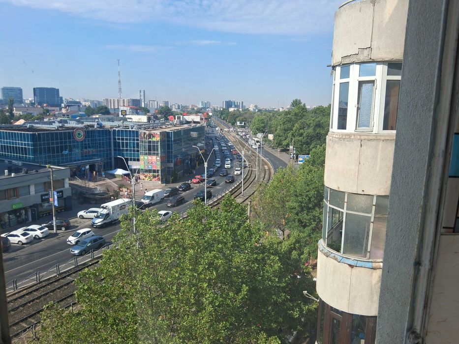 3 camere Crangasi, 5/10, vis a vis de piata,metrou si parc, 370 euro