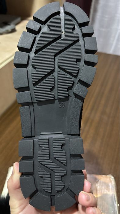 Продам ботинки 36-37 замша