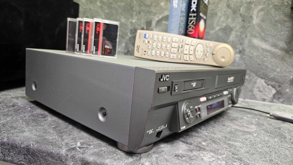 Един рядък (напълно работещ) Професионален, Mini-DV - S-VHS ET , Легендарен модел!
