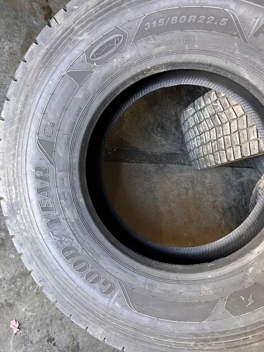 2 anvelope camion NOI 315/80/22.5 , GoodYear !