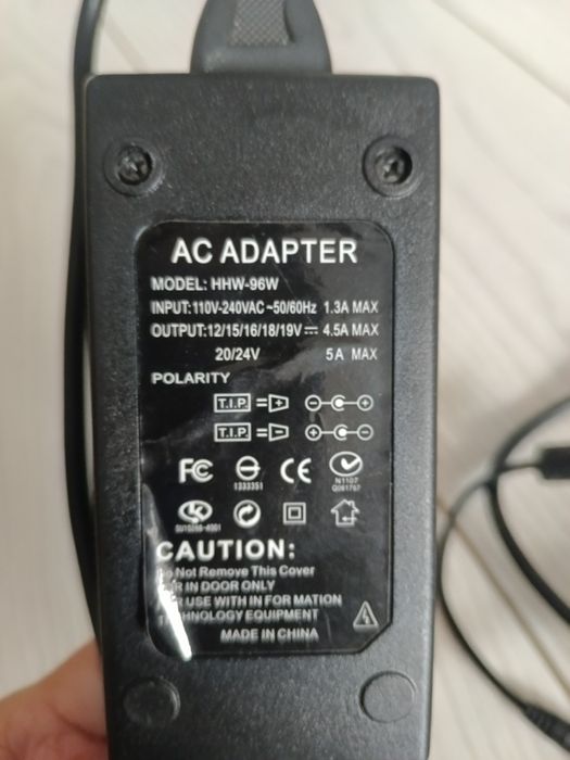 Адаптер ноутбукке