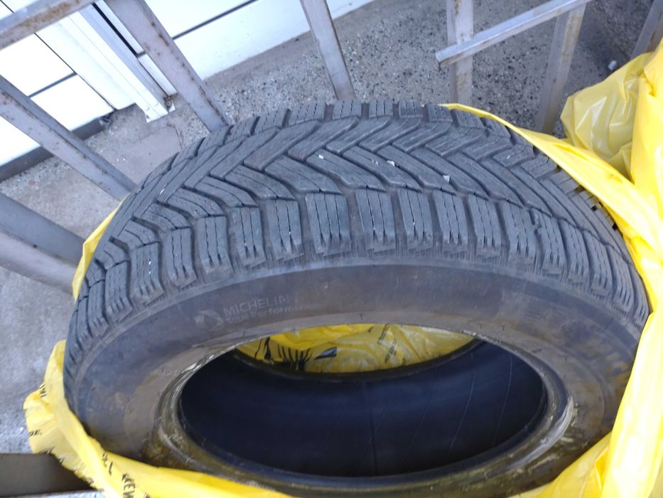 Продавам 2 зимни гуми Michelin Alpin 6