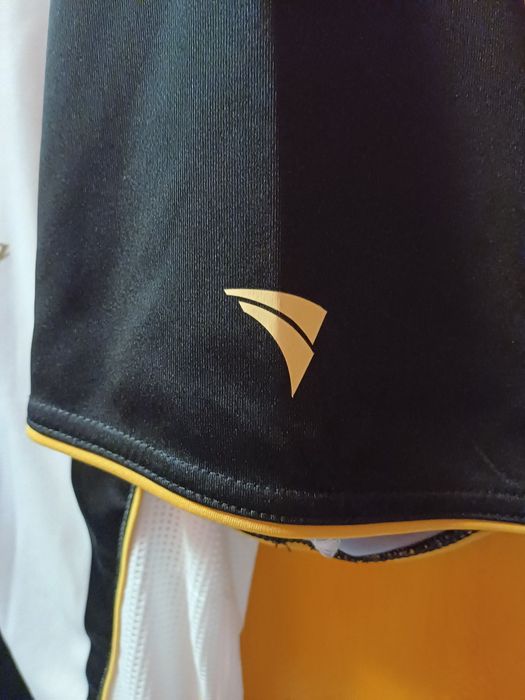 Продавам фланелка JAKO