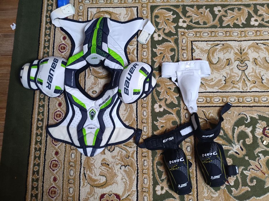 Хоккейная экипировка продам по отдельности