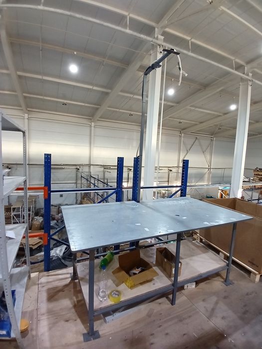 Металлический стол