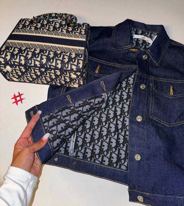 Compleu cu fusta scurta