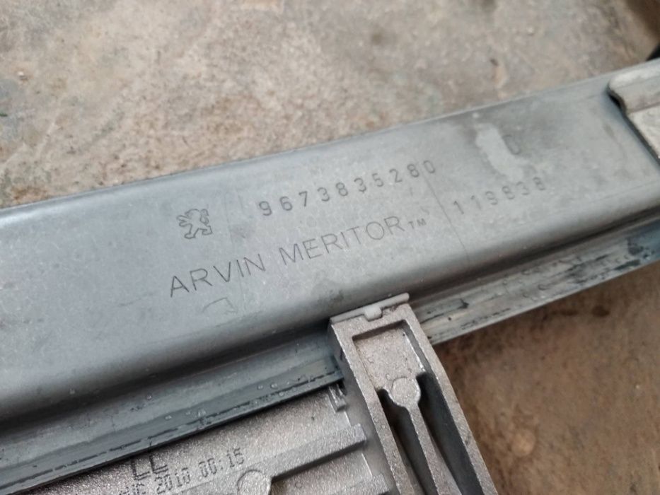 Peugeot 207 cabrio macara geam electric fata