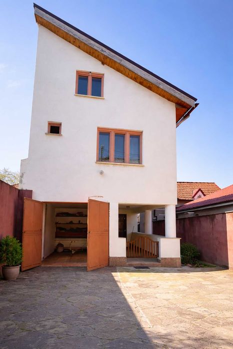 Casă spațioasă 207 mp + garaj zona Stadion, Oradea