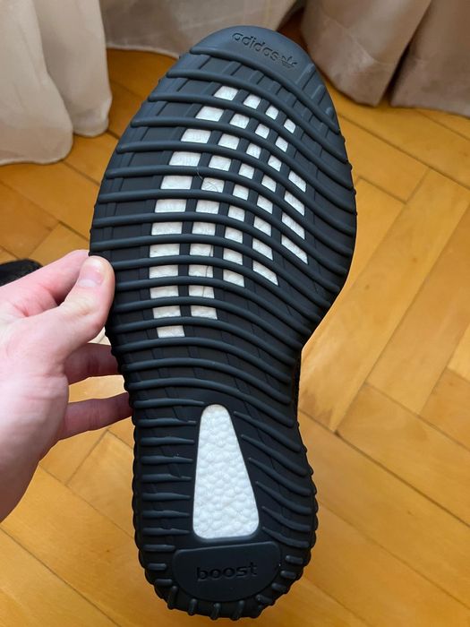 Yeezy 350v2 black salt mărimea 43