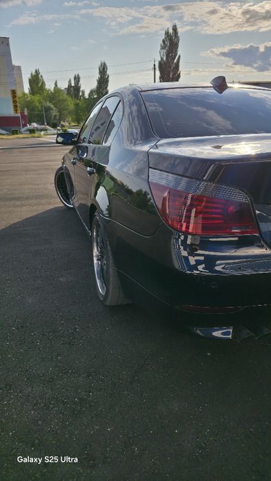 Продам БМВ Е60 2007года
