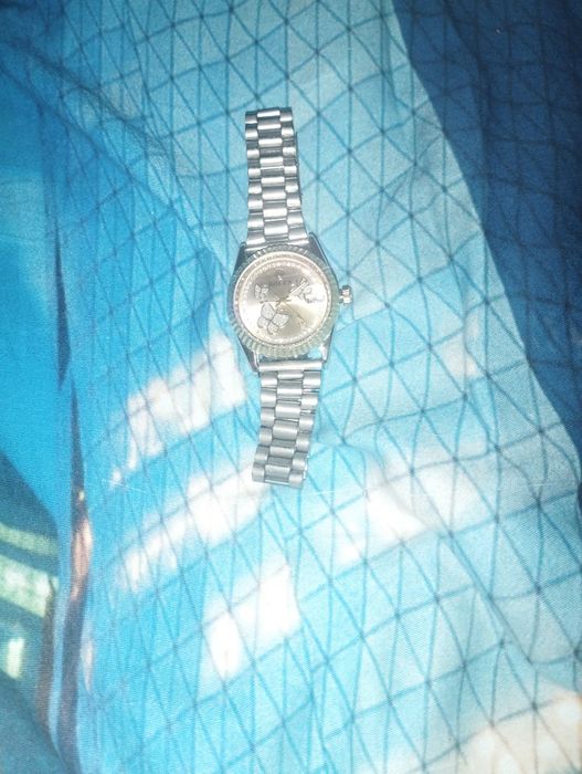 Часы  Rolex  состояние нормальное работают нужна настройка