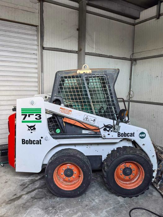 услуги със самосвал ,мини багер ,челен товарач и комбиниран багер