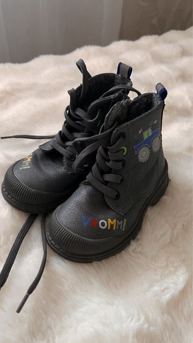 Сапожки на мальчика на весну