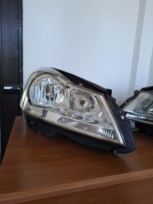 Faruri Mercedes clasa C W204