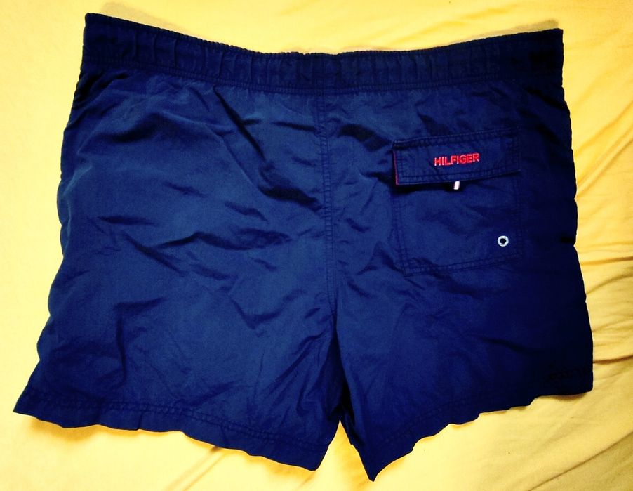 Pantaloni scurți Tommy Hilfiger.