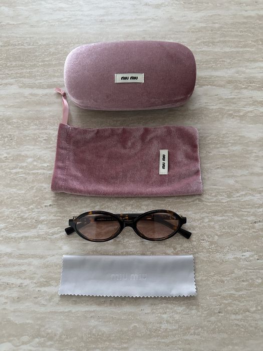 Оригинални MiuMiu Regard round дамски слънчеви очила