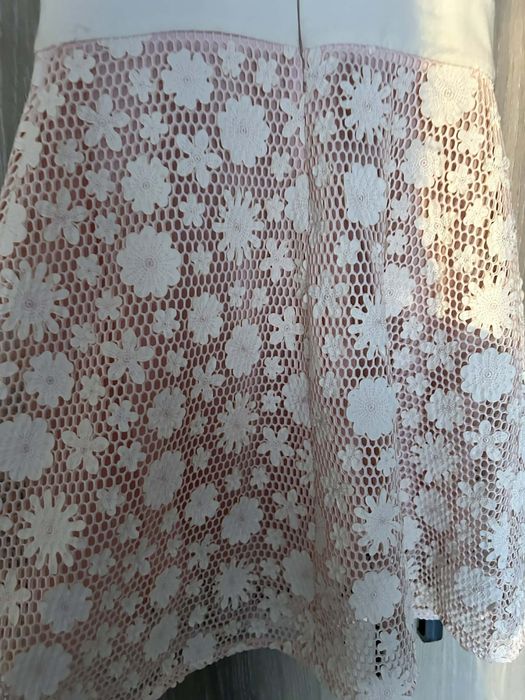 Елегантна дамска рокля с дантела – отлично състояние