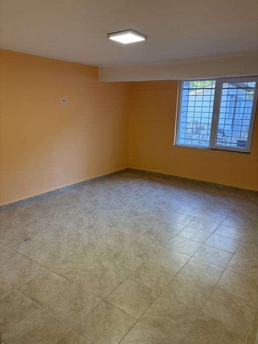 Дава се под наем Етаж от къща в Пловдив, Кършияка - 110 кв.м за 561 € - Снимка #4